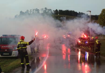 PRIHOD NOVE GASILSKE CISTERNE PGD UNEC 09 FOTO LJUBO VUKELIČ